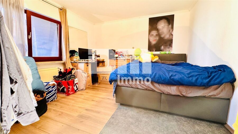 Spannendes Immobilienpaket: 2 Wohnhäuser BJ 1984 + BJ 1900 in idyllischer Lage / OT Arenborn - Haus 2 OG Schlafzimmer
